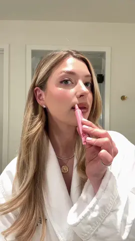 Can’t say no to a hotel bathroom GRWM 🖤🎀 tried the new scented @rhode skin lippies & they are gorgeous & delicious 🫧 @Hourglass Cosmetics @chanel.beauty @Fenty Beauty @tomfordbeauty @Westman-Atelier 