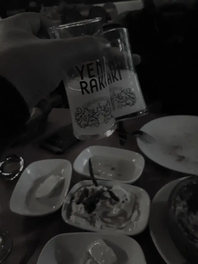 ناکەین بیری ئەو خۆشبەختیەی ئەکەین کە لە گەورەییدا نایدۆزینەوە