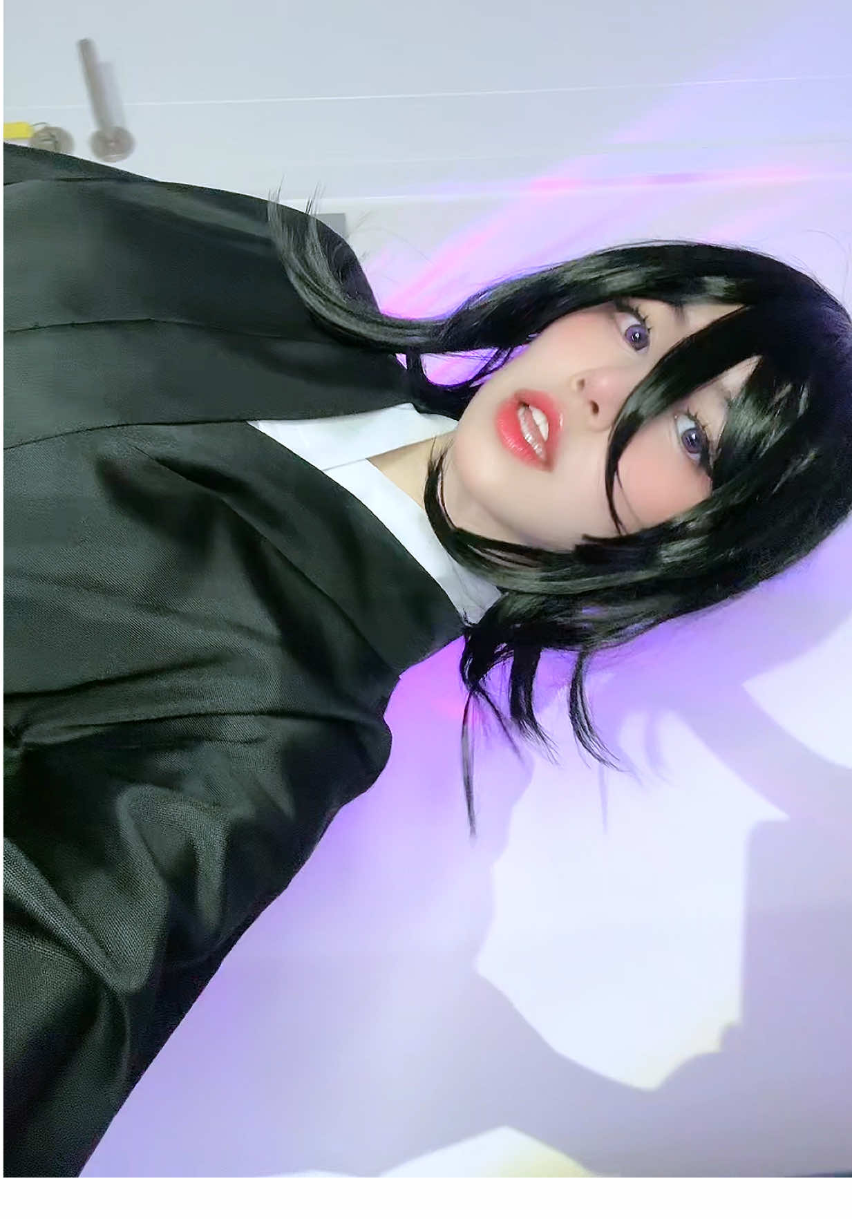 Subí muy poquitos videitos del cosplay de rukia, debería volver a subir jajaja 🌸💫 siento que tengo tantos videos que ni subiendo tres videos al día termino con todos los que he grabado jajaja 