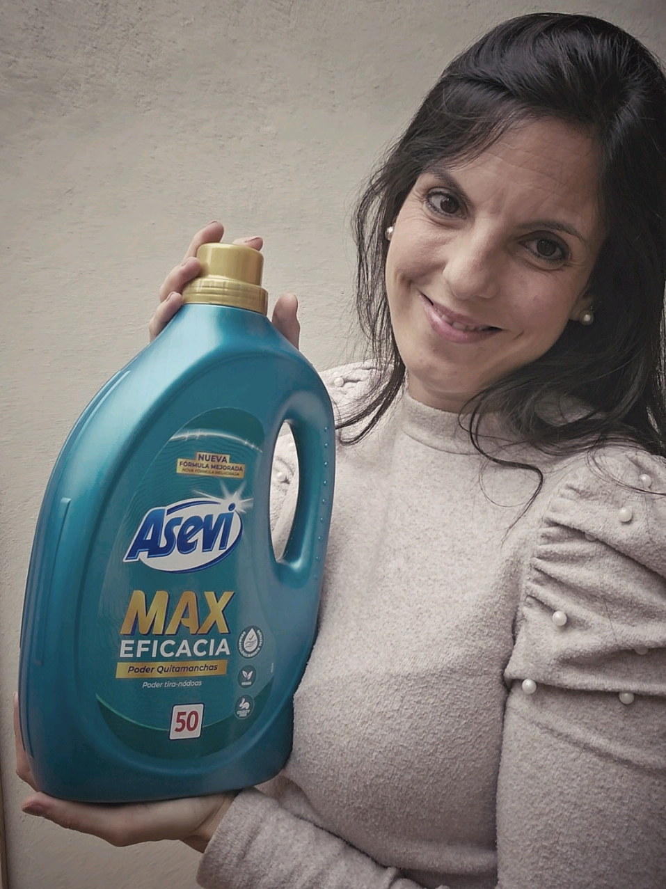 𝘿𝙚𝙨𝙙𝙚 𝙦𝙪𝙚 𝙡𝙡𝙚𝙜ó 𝘼𝙗𝙧𝙞𝙡, 𝙡𝙖 𝙘𝙤𝙡𝙖𝙙𝙖 𝙙𝙚𝙟ó 𝙙𝙚 𝙨𝙚𝙧 𝙨𝙤𝙡𝙤 𝙪𝙣𝙖 𝙩𝙖𝙧𝙚𝙖 𝙢á𝙨. 𝙀𝙨 𝙚𝙨𝙚 𝙥𝙚𝙦𝙪𝙚ñ𝙤 𝙢𝙤𝙢𝙚𝙣𝙩𝙤 𝙙𝙚𝙡 𝙙í𝙖 𝙙𝙤𝙣𝙙𝙚 𝙥𝙖𝙧𝙤, 𝙧𝙚𝙨𝙥𝙞𝙧𝙤 𝙮 𝙘𝙪𝙞𝙙𝙤 𝙡𝙤 𝙦𝙪𝙚 𝙘𝙪𝙞𝙙𝙖 𝙙𝙚 𝙣𝙤𝙨𝙤𝙩𝙧𝙖𝙨. 𝙀𝙣𝙩𝙧𝙚 𝙢𝙖𝙣𝙘𝙝𝙖𝙨, 𝙗𝙖𝙗𝙚𝙧𝙤𝙨 𝙆𝙊 𝙮 𝙢𝙞𝙡 𝙖𝙫𝙚𝙣𝙩𝙪𝙧𝙖𝙨, 𝙝𝙚 𝙞𝙙𝙤 𝙗𝙪𝙨𝙘𝙖𝙣𝙙𝙤 𝙘𝙤𝙨𝙖𝙨 𝙦𝙪𝙚 𝙢𝙚 𝙝𝙖𝙜𝙖𝙣 𝙚𝙨𝙩𝙚 𝙧𝙞𝙩𝙪𝙖𝙡 𝙢á𝙨 𝙛á𝙘𝙞𝙡 𝙮 𝙗𝙤𝙣𝙞𝙩𝙤… 𝙮 ú𝙡𝙩𝙞𝙢𝙖𝙢𝙚𝙣𝙩𝙚 𝘼𝙨𝙚𝙫𝙞 𝙈𝙖𝙭 𝙀𝙛𝙞𝙘𝙖𝙘𝙞𝙖 @Asevi  𝙢𝙚 𝙚𝙨𝙩á 𝙖𝙘𝙤𝙢𝙥𝙖ñ𝙖𝙣𝙙𝙤 𝙪𝙣 𝙢𝙤𝙣𝙩ó𝙣. 𝙀𝙨 𝙪𝙣𝙖 𝙢𝙖𝙧𝙘𝙖 𝙚𝙨𝙥𝙖ñ𝙤𝙡𝙖, 𝙙𝙚 𝙡𝙖𝙨 𝙙𝙚 𝙩𝙤𝙙𝙖 𝙡𝙖 𝙫𝙞𝙙𝙖, 𝙘𝙤𝙣 𝙢𝙪𝙘𝙝𝙤𝙨 𝙖ñ𝙤𝙨 𝙙𝙚𝙩𝙧á𝙨, 𝙮 𝙨𝙚 𝙣𝙤𝙩𝙖 𝙚𝙣 𝙘ó𝙢𝙤 𝙙𝙚𝙟𝙖 𝙡𝙖 𝙧𝙤𝙥𝙖: 𝙡𝙞𝙢𝙥𝙞𝙖, 𝙨𝙪𝙖𝙫𝙚 𝙮 𝙘𝙤𝙣 𝙪𝙣 𝙤𝙡𝙤𝙧 𝙦𝙪𝙚 𝙢𝙚 𝙙𝙖 𝙢𝙪𝙘𝙝𝙖 𝙥𝙖𝙯. 𝙉𝙤 𝙚𝙨 𝙨𝙤𝙡𝙤 𝙙𝙚𝙩𝙚𝙧𝙜𝙚𝙣𝙩𝙚… 𝙚𝙨 𝙨𝙚𝙣𝙩𝙞𝙧 𝙦𝙪𝙚, 𝙙𝙚𝙣𝙩𝙧𝙤 𝙙𝙚𝙡 𝙘𝙖𝙤𝙨, 𝙝𝙖𝙮 𝙘𝙤𝙨𝙖𝙨 𝙦𝙪𝙚 𝙛𝙪𝙣𝙘𝙞𝙤𝙣𝙖𝙣. 𝙔 𝙨í: 𝙨𝙚 𝙝𝙖 𝙜𝙖𝙣𝙖𝙙𝙤 𝙪𝙣 𝙨𝙞𝙩𝙞𝙤 𝙚𝙣 𝙢𝙞 𝙘𝙤𝙡𝙖𝙙𝙖. ✨🫧 @KuvutES 🤍 #publi  #MomLife #AseviMaxEficacia #kuvut #asevi 