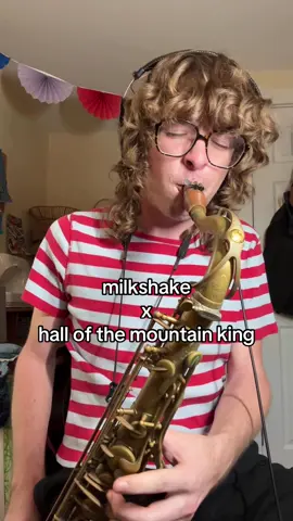 Replying to @iz_cloudyrandoms done 🎷 #milkshake #inthehallofthemountainking #saxophone 