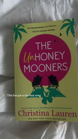 TikTok pls reach the right audience lmao #BookTok #enemiestolovers #fyp #mauiwowie #theunhoneymooners 