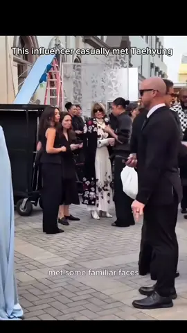 Social butterfly Taehyung always polite 🥰🥰🥰🐻🐻🐻#gibbynorge #taehyung #kimtaehyung #explore 