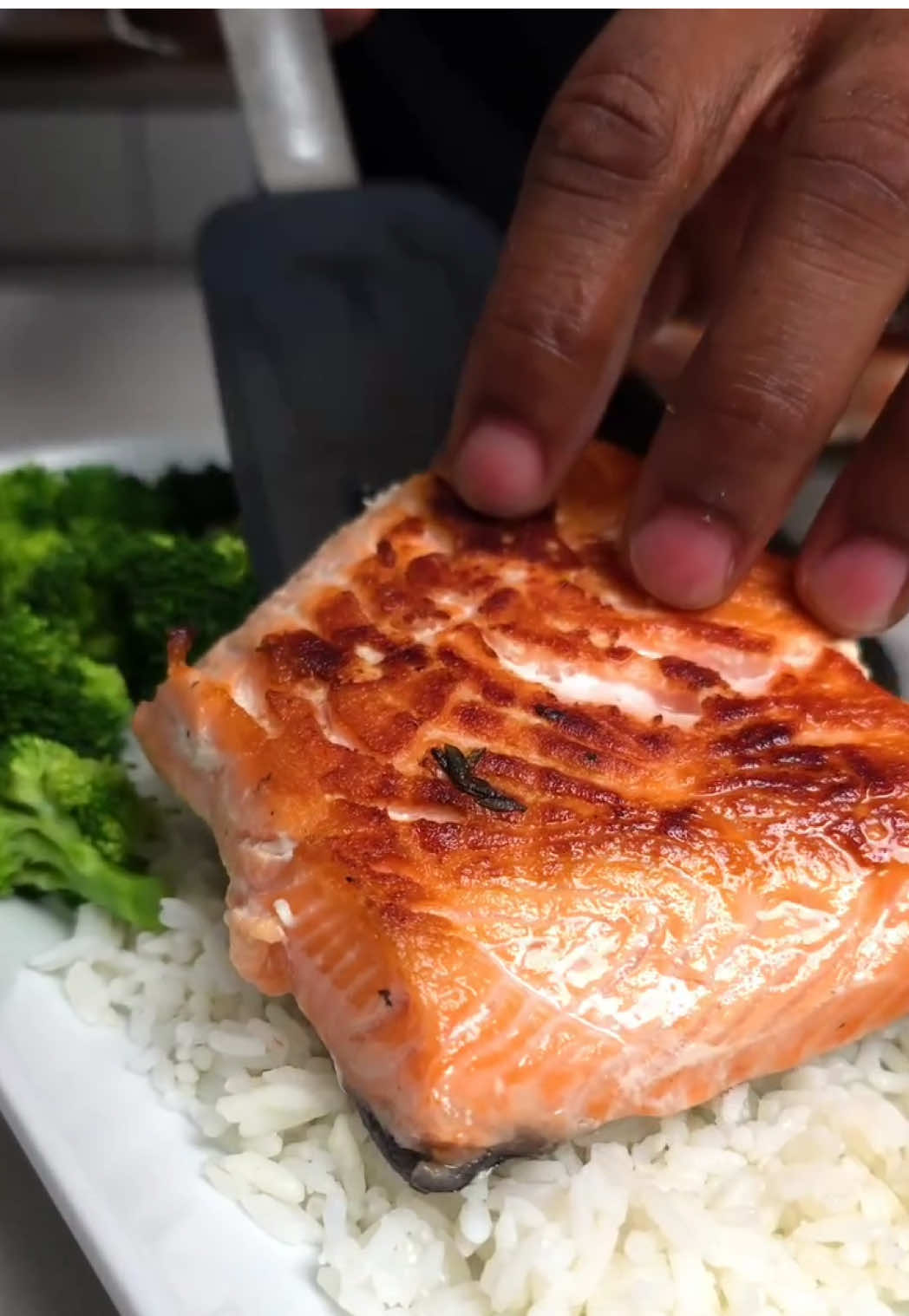 @AisecoldFitness shows us how he uses our #sousvide to perfectly cook salmon every time. Grab your own and unlock the ‘oh wow, you made this?’ era. 🍣 #cooking #kitchen #KitchenHacks #cook 