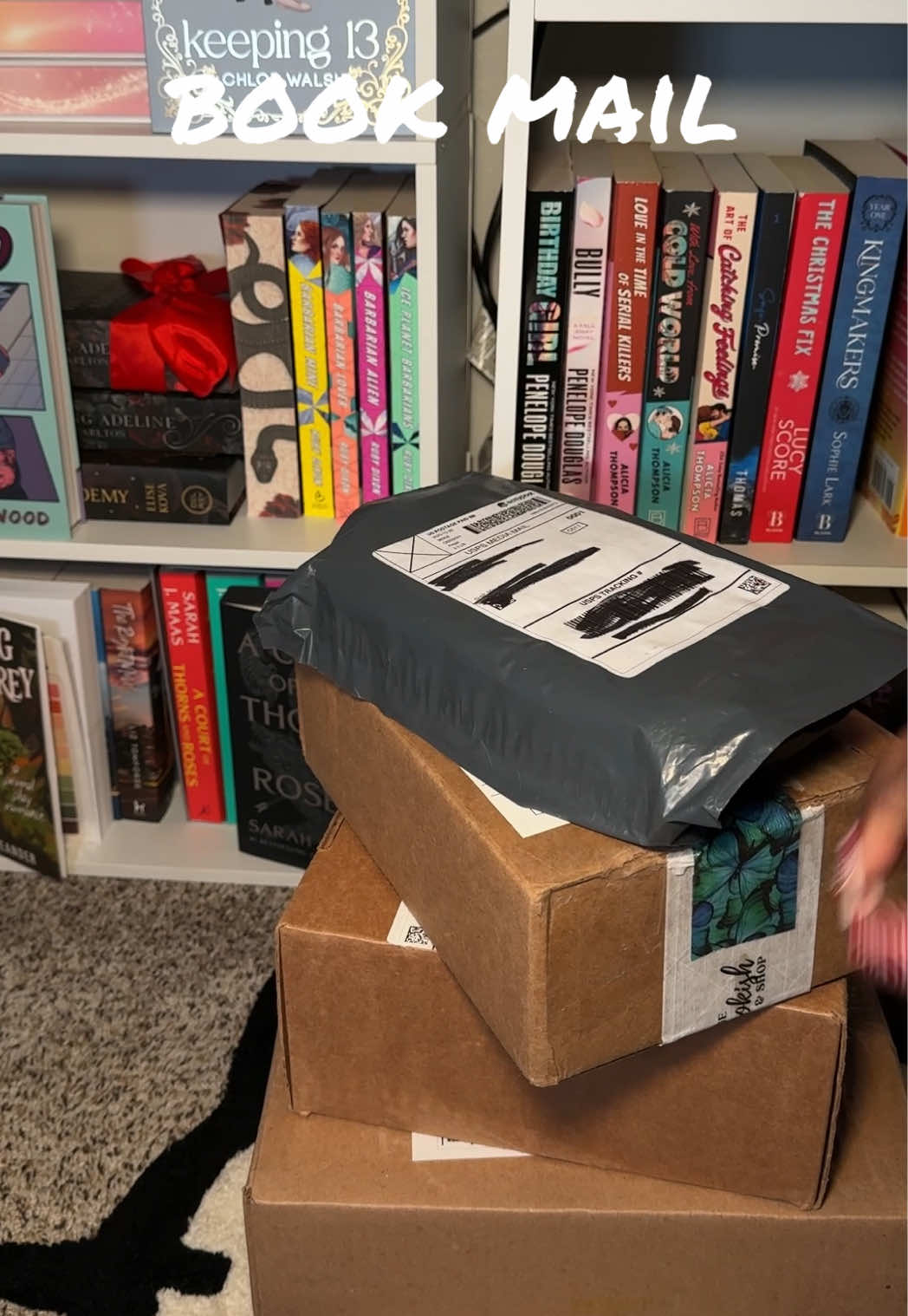 i love everything im so happy 😭 #bookmail #chloewalsh #hannahgrace #maplehillseries #boysoftommen 