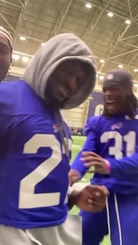 Tre and Maxwell took over our iPad set up. 😂 #billsmafia #nfl 