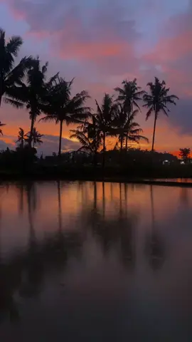 pemandangannya aja seindah itu apalagi orang yg ngevidio @D1k4 @andikaaAP.  #andikapratama #gsky #fyp #magelang24jam #sunset 