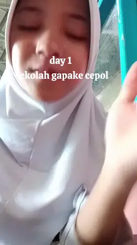 kerudungnya kepanjangan