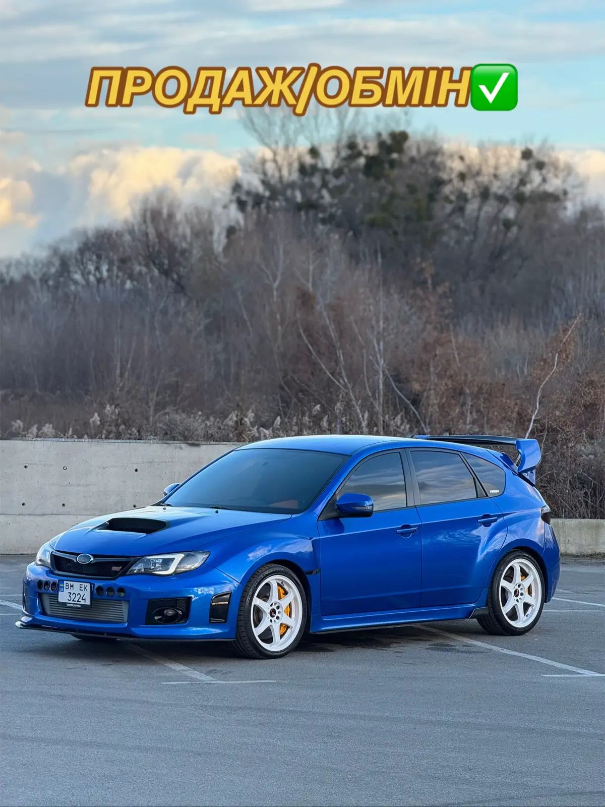 У ПРОДАЖУ: Subaru STI 2.5 бензин 2008 рік 4х4 ЦІНА:  32000$ торг/обмін  Автомобіль в ідеальному стані,після повного ТО,тільки зібраний двигун 7т км назад,весь на самих топових комплектуючих,гільзований,кований, Вали Kelford,гільзи Darton sleeves, поршні JE Darton,портінг ГБЦ та інше. ,новий ГРМ,свічки і так далі. Має три карти: 560-700-840 сил. Є система метанолу,ковані болти,керамічні колодки,ковані диски,турбіна гарет g30-900,посилена паливна система,авто зібране на Адреналін драйв,налаштування-Білик, салон перетягнутий весь - Карбілдінг. Спортивна підвіска -Койловери,розпорки кузова,підсилена кпп,нове щеплення керамічне,короткоходна куліса,кастомна тормозна система від брембо,широкополосна лямбда та всі які потрібні датчики,вся оброблена,критичні місця в бронеплівці,вібро шумо ізоляція,гарна музика,сабвуфер,Повний привід,карбоновий спойлер,в круг авто сплітера,тюнінг фари та стопи,кондиціонер,підігрів лобового скла,стартстоп,без ключовий доступ,абс,ГУР,повний електро пакет і тд тп,два комплекта гуми,два комплекта ковриків,два ключі,любий вид оформлення. За детальною інформацією в особисті смс. Дуже багато до опрацювань. 100-200 - 5.2с  Сама швидка стріт субару в Україні . Бюджет автомобіля 65т$+  Розгляну обмін з доплатою в обидві сторони.  Ціна за гроші - в два раза дешевше від вкладень. Ціна на обмін - обговорюється .  Любі доп фото/відео по запиту.