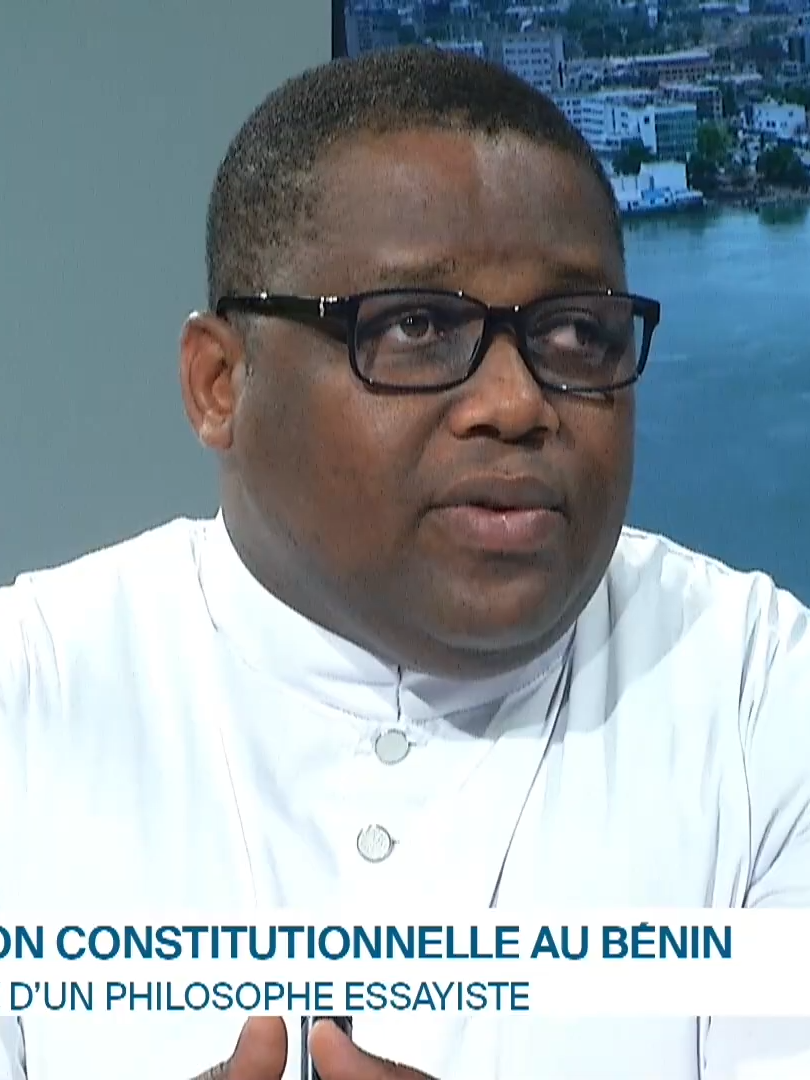 Révision constitutionnelle au Bénin ： l'analyse d'un philosophe essayiste, le père Arnaud Eric AGUENOUNON #iambeninesse🇧🇯
