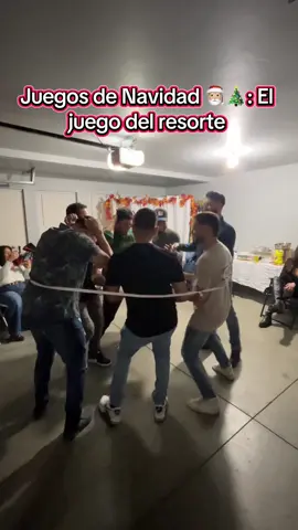 Este estuvo divertido! 😂 Utiliza in resorte y bails en circular. Cuando la musica pare el ultimo con el resorte pierde.  #navidad #juegos #juegosdivertidos #tiempoenfamilia #paratiiiiiiiiiiiiiiiiiiiiiiiiiiiiiii 