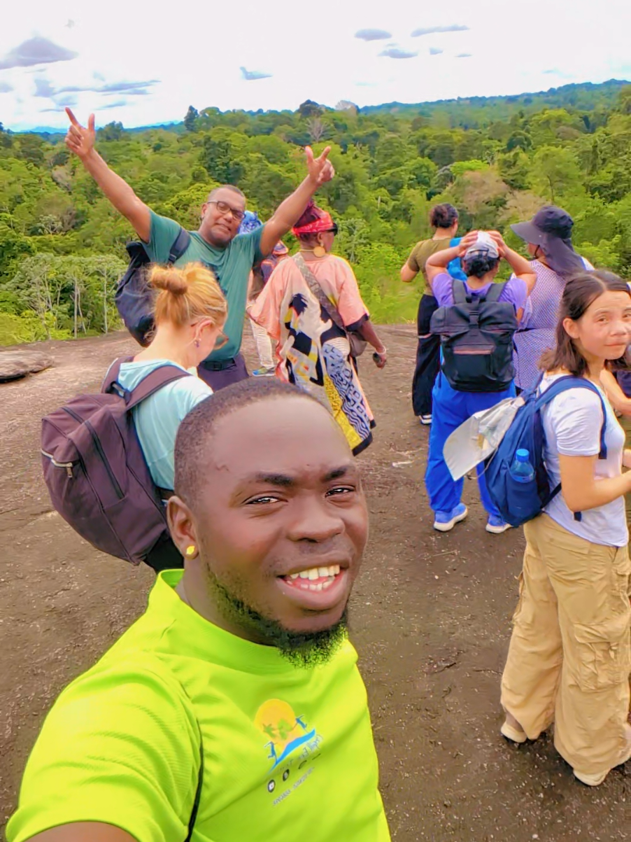 wij groeten vanuit Ananasberg en overnachten bij Pingpe Resort  Wil jij óók een onvergetelijke trip meemaken? Dan moet je bij Urgill Eco Tours zijn! Onze gidsen geven je een ervaring die anders is dan alle anderen. 🌴🔥 We kijken uit naar het volgende avontuur samen! 🌞🛶💫 Urgillecotours, we make the impossible 👉🏼 possible 🤗 📞 Reserveer nu: +597 8886098 📧 urgilltours@gmail.com 🌐 www.urgilltours.com 🥰🥰blijf ons volgen😉🤗  ❤️ABONNE - SUBSCRIBE  ➡️ Google reviews  https://share.google/nwB3Dil8uoIjicTyf   ➡️YOUTUBE 👇🏾👇🏾👇🏾 https://youtube.com/channel/UC-wYYUbn8sE1c0WD7oK5RmA ➡️ FACEBOOK 👇🏾👇🏾👇🏾 https://www.facebook.com/Urgillecotour/ ➡️ INSTAGRAM 👇🏾👇🏾👇🏾 https://www.instagram.com/p/Cavtb38Mz8m/?utm_medium=copy_link ➡️Tik Tok https://www.tiktok.com/@tourguide_urphil?_t=8YFdyDMFf6b&_r=1 @topfans@volgers @followers @uitlichten 🤩FREE TO SHARE 🤩 #ananasberg #tapwatravallen #pingpe  #Suriname #tourist_in_eigen_land  