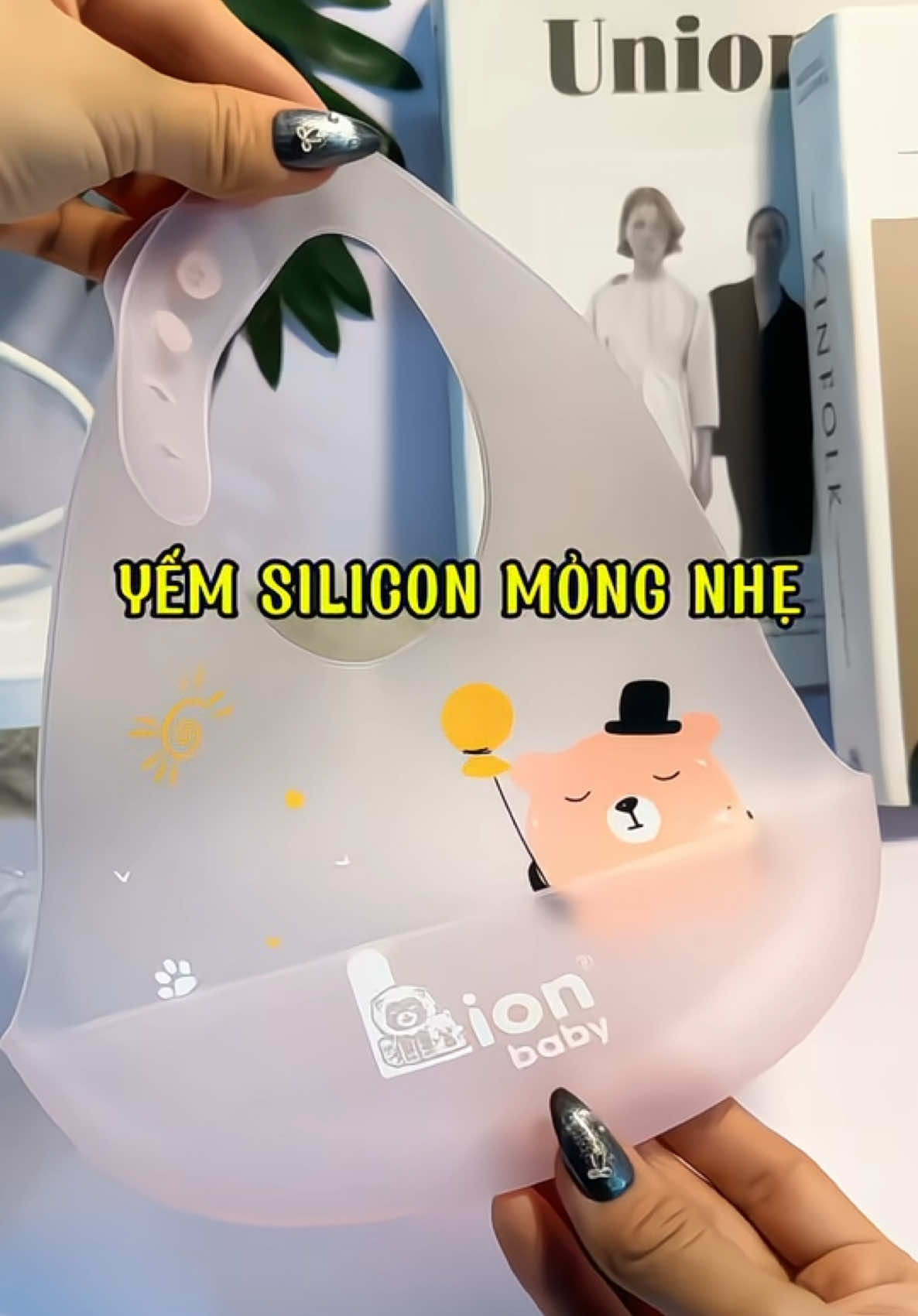 Yếm mỏng nhẹ, dễ dùng, bé đeo k bị nặng cổ các mẹ nha  @Mẹ Mai #yemandam #andam #yemsilicon #mevabe #mebimsua 