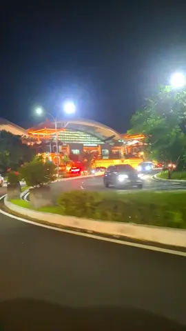 Video mentahan otw Bandara Ngurah Rai BaLi 😎#videoestetik #ngurahraiinternationalairport #gadisbali #denpasar #fyp 