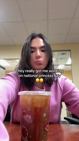 At least this princess got her ice coffee 👸🏻#dunkindonuts #nationalprincessday #corporatelife #9to5life #explorepage 