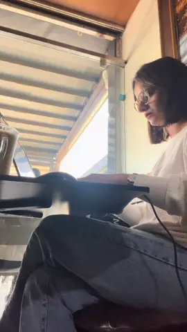 Building a life I wasn’t handed. Full-time remote professional, SEO & copywriting expert, and a single mom creating her digital future from scratch. Every day looks like quiet work, soft discipline, and intentional growth. No noise, no shortcuts, just real focus and the desire to become someone stronger for myself and for my son.🩵 If you’re building your future too, stay. We grow together here. 🤍 #workaesthetic #digitalcreator #disciplineera #remoteworklife #softproductivity      