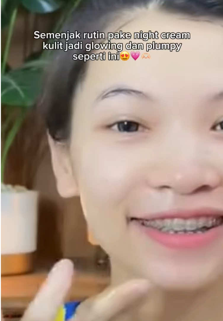 Ga sia sia sih aku rutin pake ini, coba liat kulitku seglowing apa sekarang?✨🥳#bikinglowing #promoakhirtahun #kjoel #paketlengkap #nightcream 