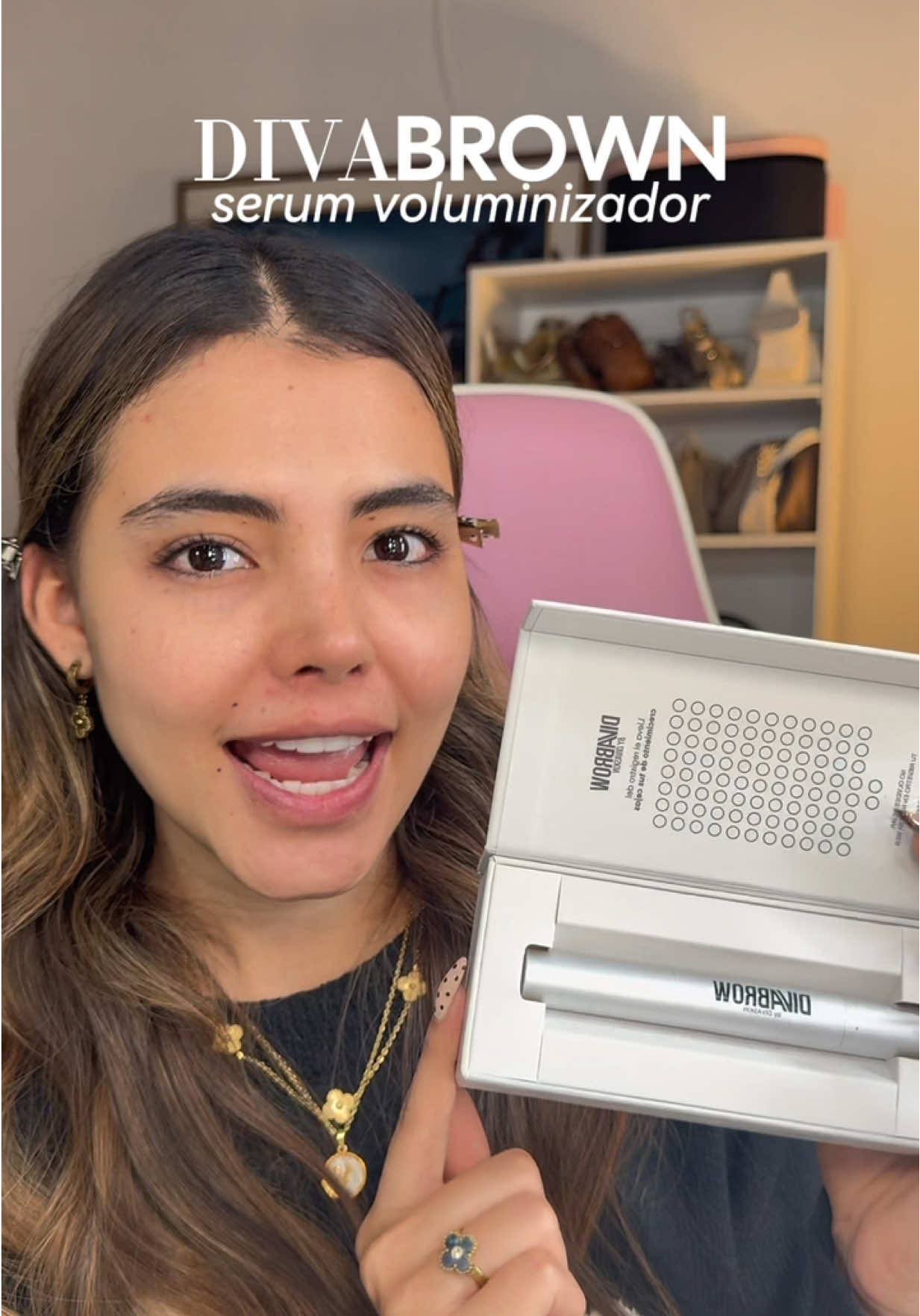 hermosa ponemos a prueba el nuevo #serum de @Skincare divabrown 🤎 que estimula el crecimiento y grosor de las #cejas 🤌🏼 llevo en este proceso un tiempo y ahora si vamos pos esas cejas y #pestañas de impacto ⭐️ #eyebrows #beauty 