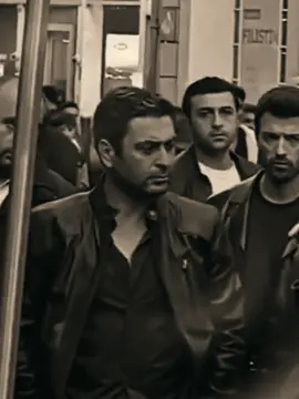 #CapCut أوزان في تصوير فلمه القصير في إسطنبول هو وسينام🔥🔥🖤#UzakŞehir #ozanakbaba #cihal #fyp 