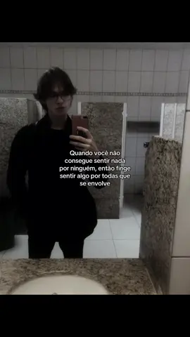 Desapego não é poder. É só consequência de ter sentido demais um dia. #desapego #bloqueioemocional #artickmonkeys #fyp 