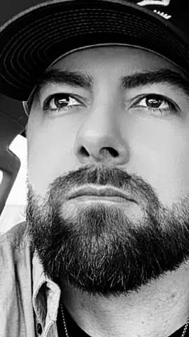 Send this to a man who carries more than he admits. The world might not see his battles, but you do… the quiet strength, the pressure, the exhaustion he hides behind silence. Remind him he’s seen, valued, and not fighting alone. God sees every unseen struggle, and His strength covers what wears him down. #mensmentalhealth #strongmen #faithoverfear #relationshiptruths #christiantiktok 