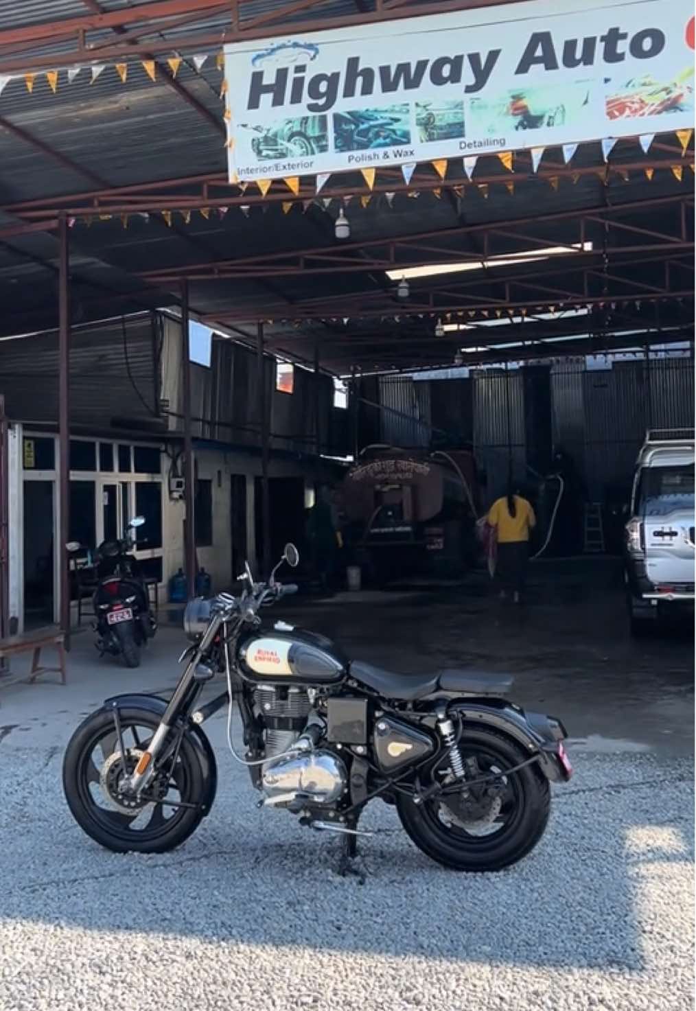 Many black but noone like hanma🤙🏽 #classic350 #modifiedbullet #blackbullet #hanmabullet #fyp 