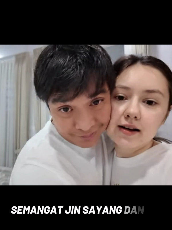 emang klop , saling manja dan suka memanjakan, gemes deh 😍😍😍 #billysyahputra #vikakolesnaya #billy #vika #pasangancouple 