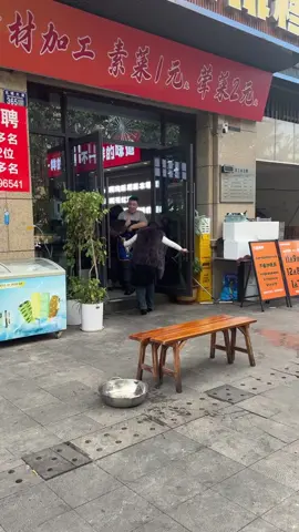 是怎么说服让他来演猪的😂😂😂#万万没想到#搞笑视频#看一遍笑一遍#扮演