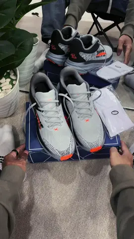 sepatu running ringan empuk cakep buat lari #sepaturunning #sepatusneakers #sepatulari #sepatuolahraga #sepatumurah 