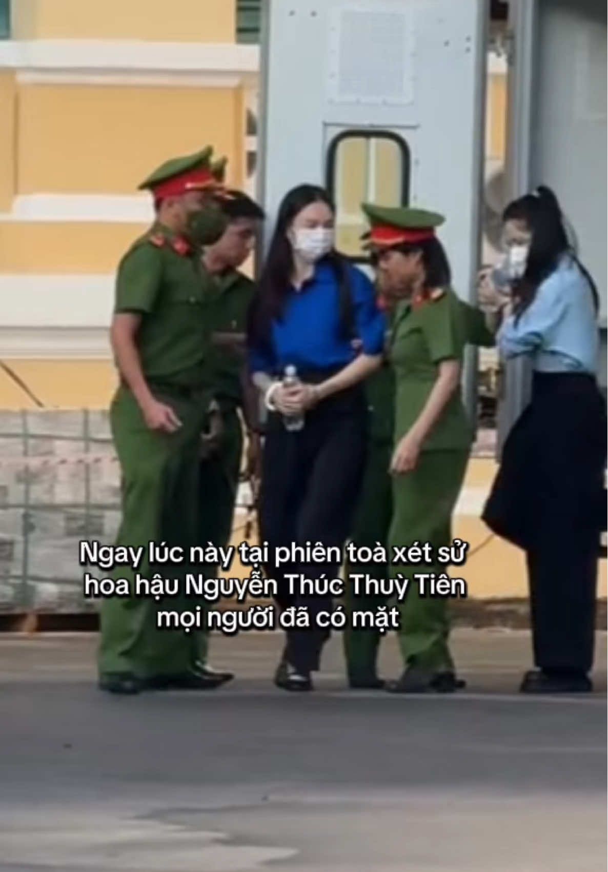 Ngay lúc này tại phiên toà xét sử hoa hậu Nguyễn Thúc Thuỳ Tiên mọi người đã có mặt. #nguyenthucthuytien #hangdumuc #quanglinhvlog #viral #new 