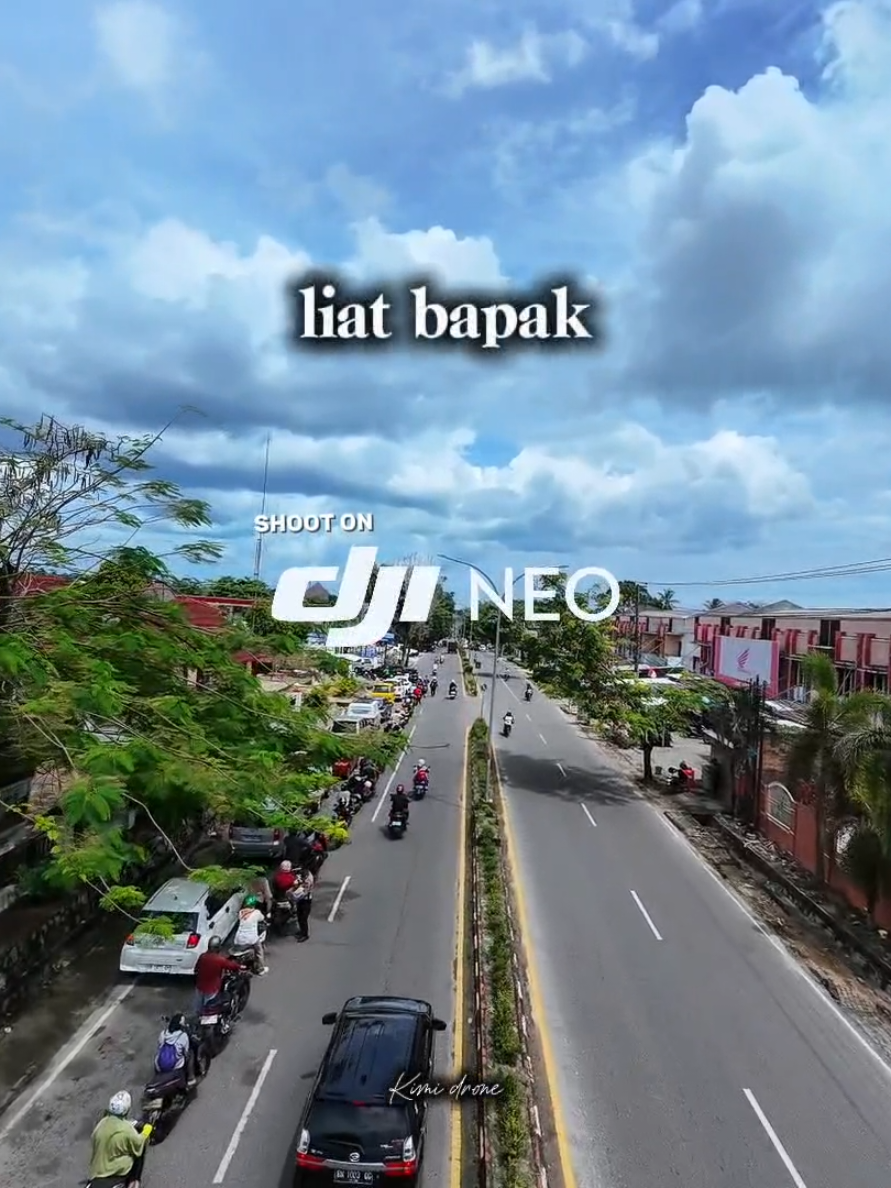 panjangnya antrian BBM di SPBU makam pahlawan dilihat menggunakan drone, antrian tersebut memanjang hingga ke jalan imambonjol. pada hari Selasa, 18 Nov 2025. sungailiat bangka.  10:00wib #bangkabelitung #bbmlangka #antribbm #drone #sungailiat @🌹Aqilla Putri Kimi🌹 