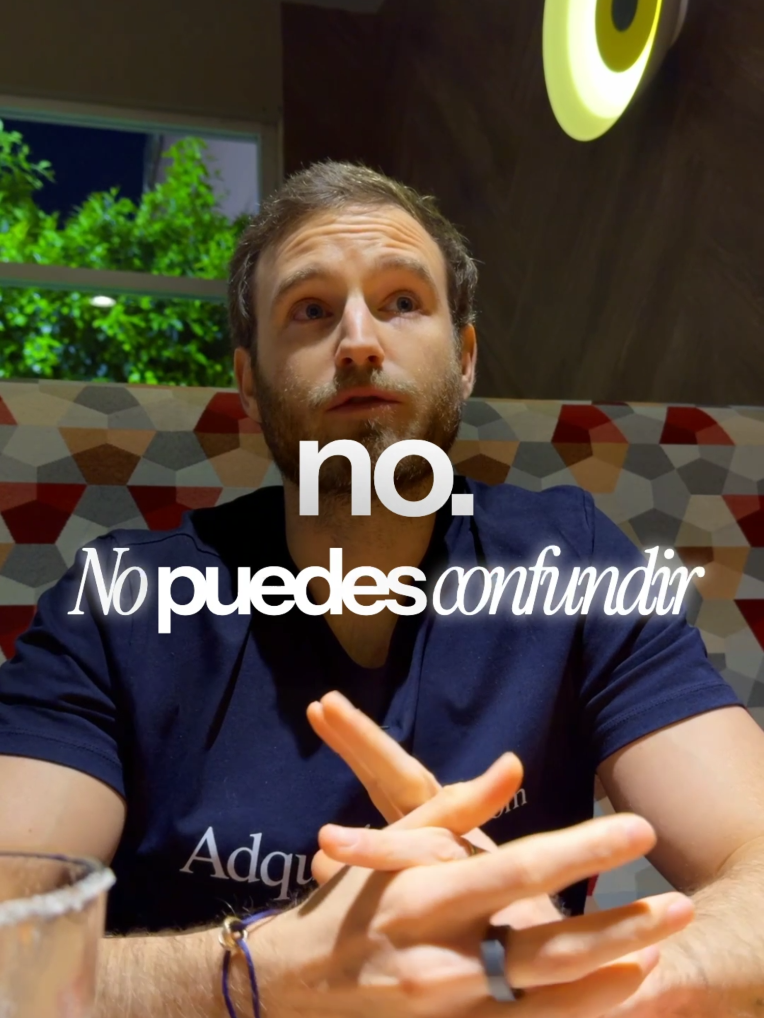 🚫 Hoy mucha gente está confundiendo disciplina con autoabandono. Y no. No son lo mismo. La disciplina construye. 💪 El autoabandono destruye. 💔 La disciplina es levantarte temprano porque tienes un propósito. El autoabandono es no dormir lo suficiente porque ya no te escuchas. La disciplina es decir “no” a lo que te distrae. El autoabandono es decir “no” incluso cuando necesitas ayuda, descanso o silencio. La disciplina te impulsa. 🚀 El autoabandono te apaga. 😞 No te confundas: la disciplina es un acto de amor propio, no un castigo. Ser disciplinado no es ignorarte... es cuidarte lo suficiente como para exigirte tus mejores versiones, sin perderte en el proceso. ✨ Porque la prioridad no es solo crecer... es crecer sin romperte. 🔑 #marianoporter #mentalidad #disciplina #autocuidado #negocios #alto rendimiento #motivacion #psicologia #proposito #exito #emprender #crecimientopersonal #mindset#paratiiiiiiiiiiiiiiiiiiiiiiiiiiiiiii #MarketingDeValor #MentalidadGanadora #cambiodementalidad #CrecimientoPersonal #EstrategiaYConstancia #MentalidadDeCrecimiento #MentalidadAlta #MarianoPorter #MindsetDeNegocios #CrecimientoReal #EscalaConSentido #DisciplinaAnteTodo #Mentoría