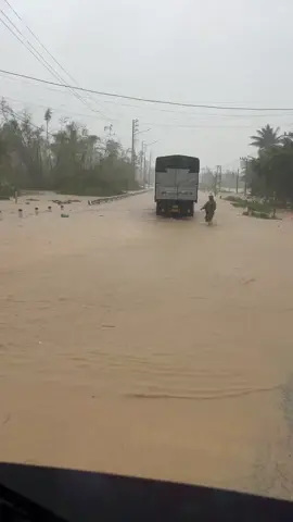 Mưa Ngập Lụt Hết Cả Rồi 😔#NhậtKýXeTải🚚 #XeThưBáoVlog🚚 #VậnTảiBắcNam #TàiXếBắcNam #XeHINOVlog🚚 