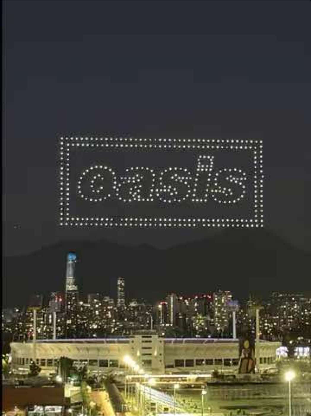 #oasis ya está en Chile 🇨🇱🫶🏼🇬🇧🥰🥰 #oasislive25 #oasislive2025 #showdedrones @Rock & Pop Chile @Liam Gallagher @Noel Gallagher's HFB 