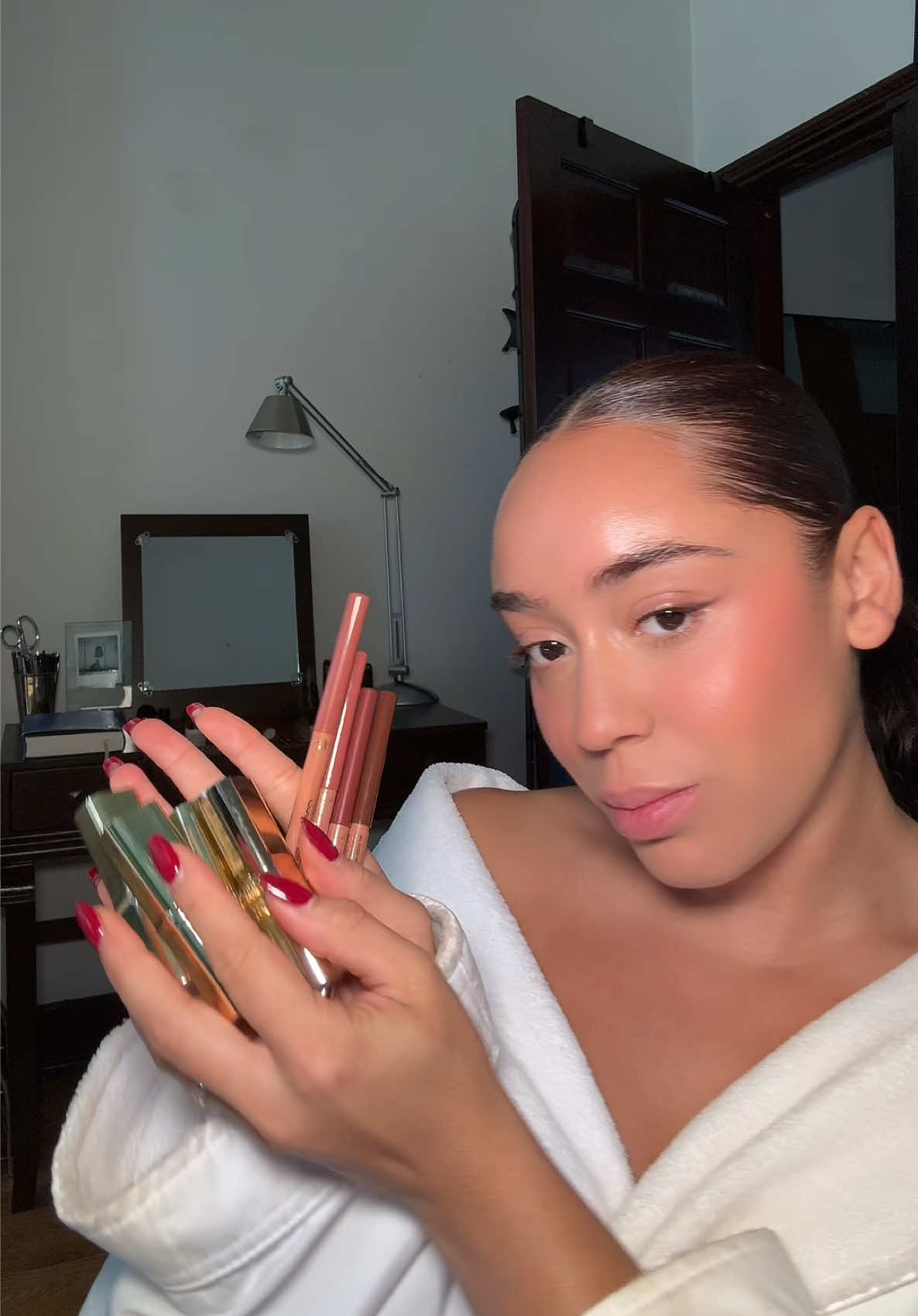 Obsessed with these @L’Oréal Paris lip liners and lipsticks <3 here are the two combos I have on rotation currently! 