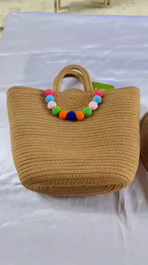 kit completo Bolsa Sacola Tote de Praia ou Para Personalização.



Bolsa confeccionada em palha sintética, possui fechamento por zíper, forro interno e alça de ombro.

Modelo para itens leves, bolsa bem grande, cabe bastante coisa. 

Também pode ser usada para personalizar...

CONTEM: 1 KIT BOLSA E CHÁPEU

Dimensões Aproximadas:

- Altura: 28cm.

- Comprimento: 42cm.

- Largura: cm.10CM 