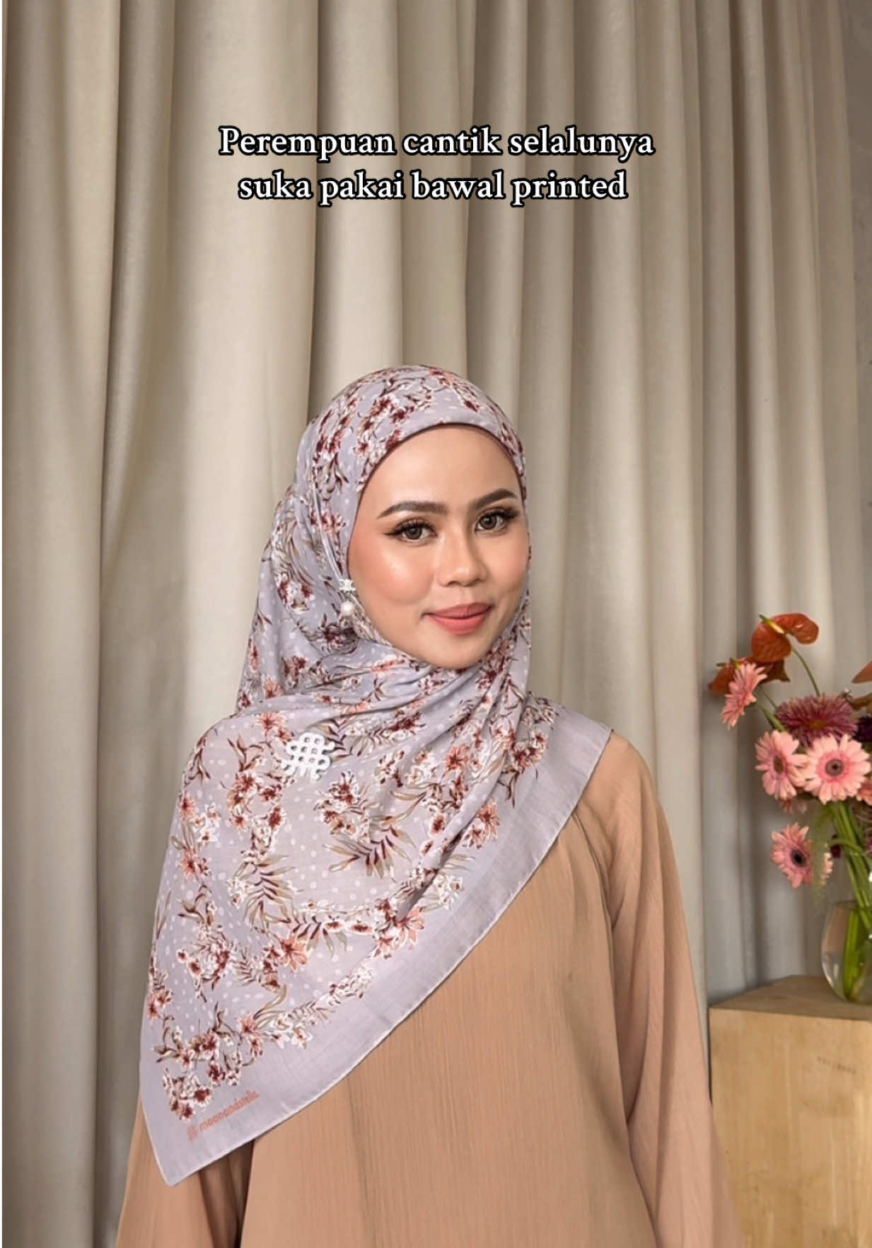 Lagiii tambah cantik kalau Moonies pakai Petals code Lily ni 🙈 #moonandstella #moonandstellascarves #tudungmoonandstella #bawalprinted #tudungbawal 