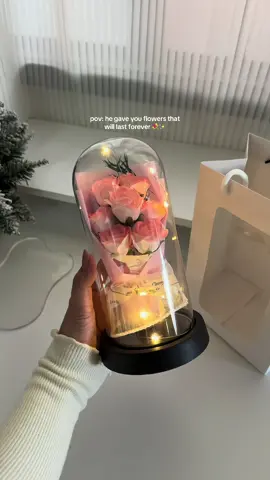 give her flowers and she will keep it forever 💐✨ #flowersbouquet #flowers #everlastingflowers #giftforher #christmasgift 