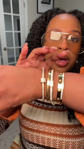 Reviewing this 5-piece stainless steel bracelet set and WOW… the quality, the shine, the designer-inspired look for the price? A must-have. #braceletset #stackablejewelry #goldjewelry #fashionfinds #luxelookforless