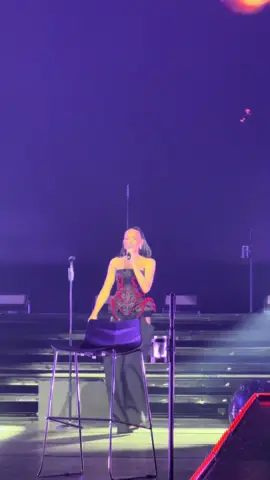 @Emina Jahović  bez ponosa se zaletim s obe ruke zmiju zagrlim #nijevisetvojastvar