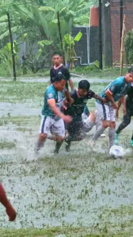 OTAK KEBON vs WANSDAY dinlapangan banjir#masukberanda #football #football 