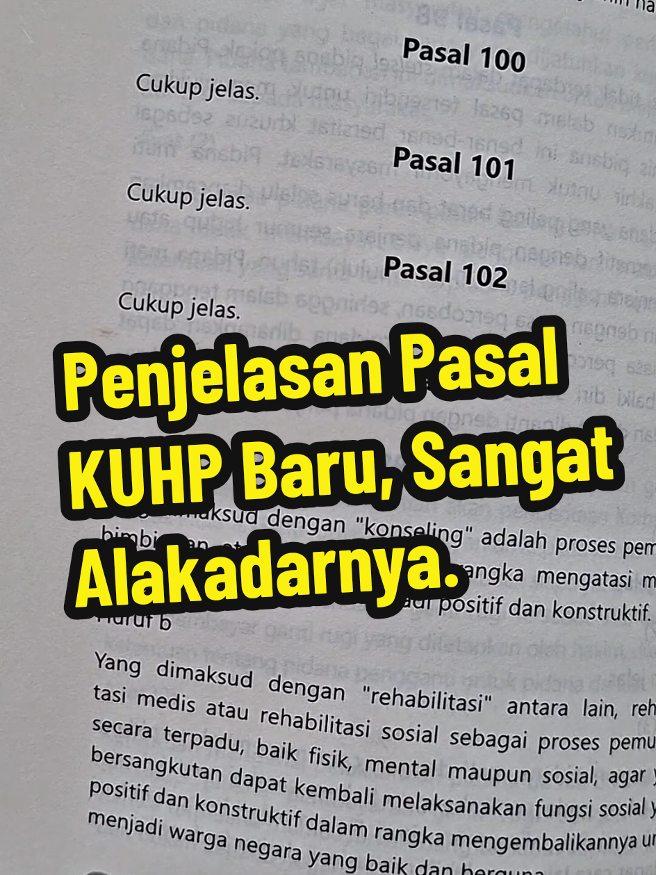 Buku Anotasi KUHP Nasional karya Prof. Eddy Hiariej dan Prof. Topo Santoso adalah referensi wajib dan paling kredibel untuk memahami KUHP Baru (UU No. 1 Tahun 2023). . ​3 Alasan Utama Pentingnya Buku Ini: . 1.  ​Interpretasi Otentik: Kedua penulis adalah pakar yang terlibat langsung dalam perumusan KUHP Baru. Anotasi mereka mewakili original intent (niat asli) pembentuk undang-undang, menjadikannya sumber interpretasi pasal per pasal yang paling akurat. 2. ​Mengisi Kekosongan Penjelasan: Buku ini berfungsi sebagai pengganti de facto dari 