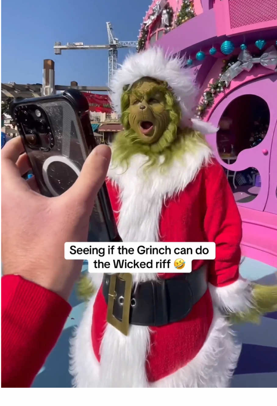 The best actor - grinch🎄🤣#funny #universalstudios #grinch #fyp #themepark 