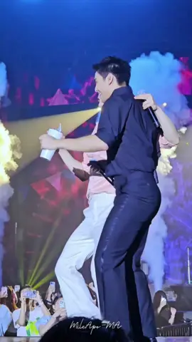 251115 SHINE BKK FANCON: 迈波一起扭扭扭 @Apo555 @MilePhakphum  #mileapo #shinetheseries  #aponattawin #milephakphum #beoncloud 