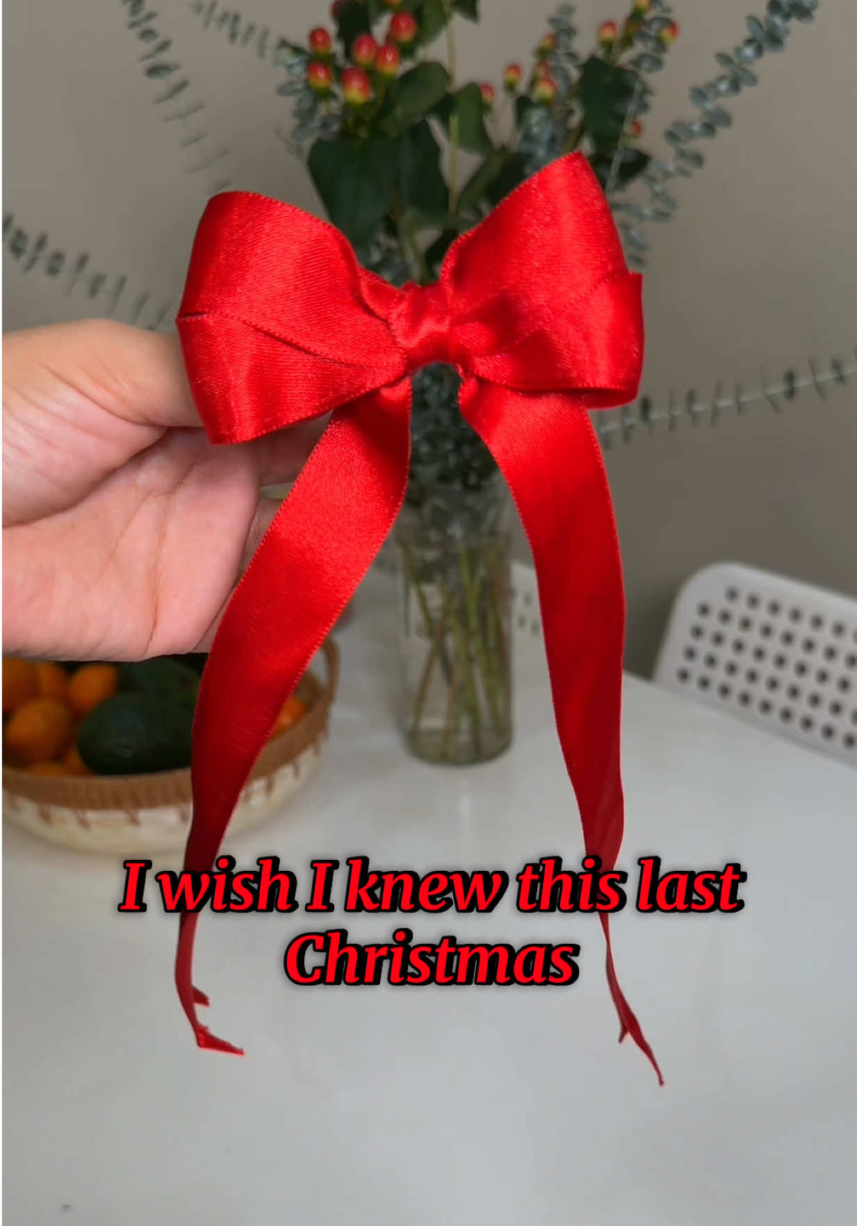 A simple ribbon trick #ChristmasHack #hacks #RibbonBow #GiftWrapping #LifeHack 