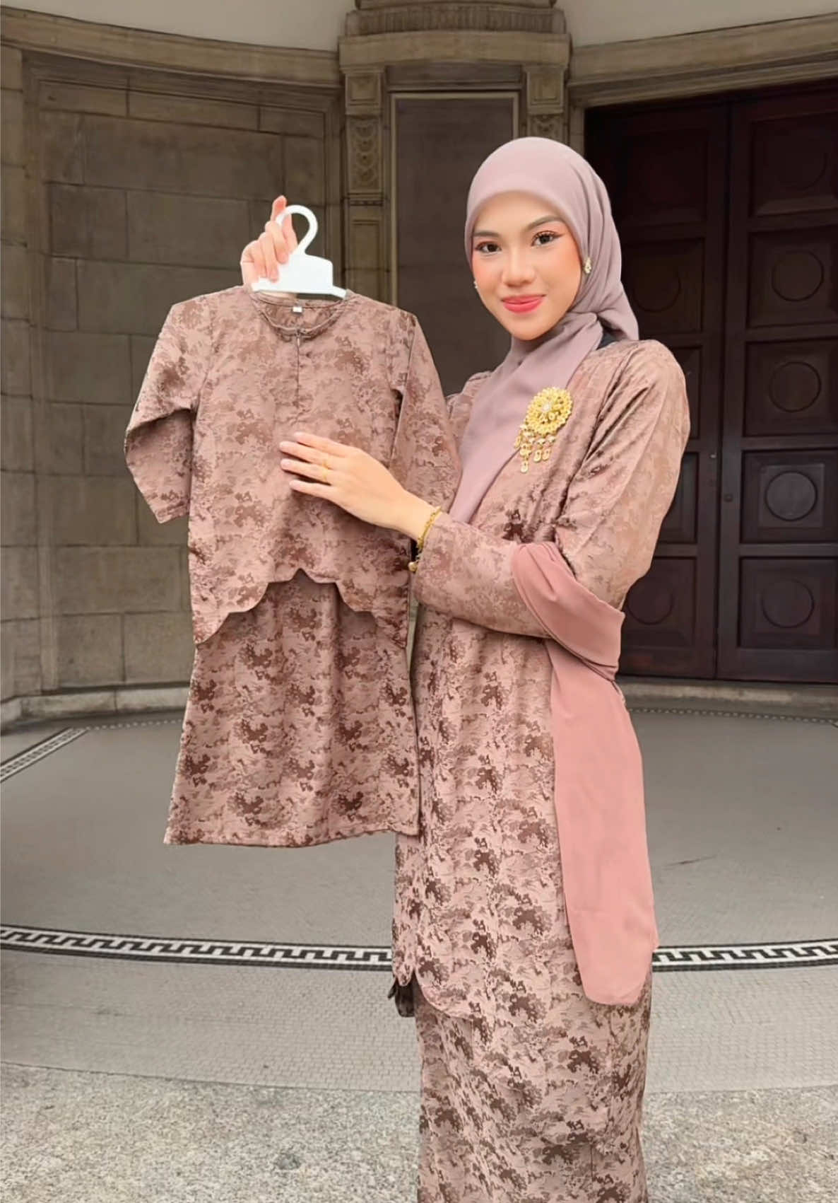 Design haritu ramai yg request nak sedondon ibu anak, so kita keluarkan sedondon untuk design kalini lebih cantik n elegant 😍🫶🏻 #sheilashaari #kurungcantik #kurungmoden #setsedondonibudananak #fypシ゚ 