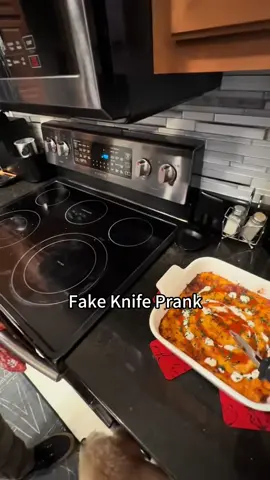 Fake Knife Prank#funny #funnymoments #funnyvideos😂 #funnytiktok #funnyprank #prank #prankvideos #lmao 