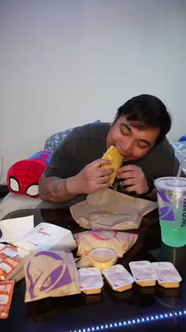 Late-night cravings hit hard so I grabbed Taco Bell and Chick-fil-A for this mukbang. Just chill vibes, & good food.  #mukbang #eatingvideo #foodtiktok #foodcontent #tacobell 