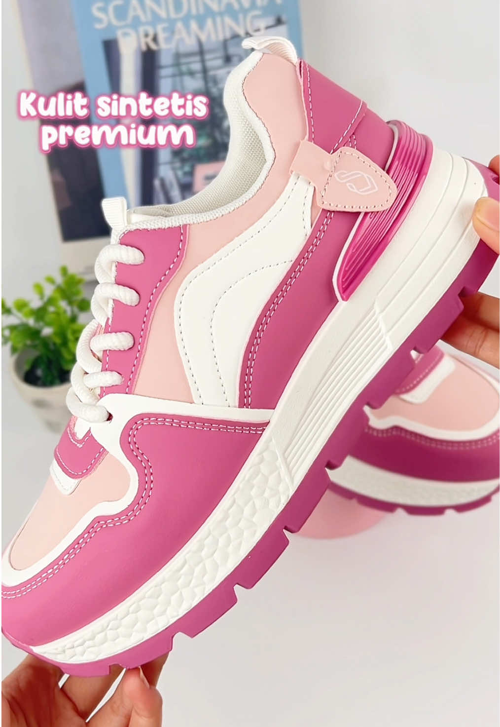 Pink tapi nggak childish—Cyra Pink tuh perfect vibe 💞 #sovella #fyp #rekomendasisepatu #sepatuwanita #sneakersaddict 