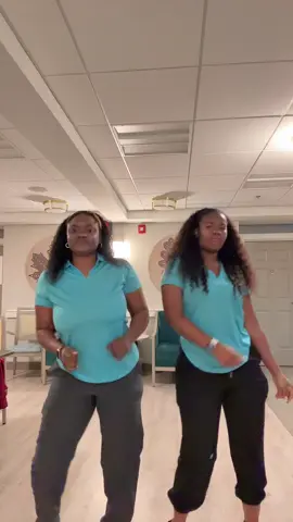 Me and my coworker try ok🤣🤣🤣🤣@Jeanine Sylvain #tiktokscenestealercontest #workerfriendlychdngd#cnasoftiktok 